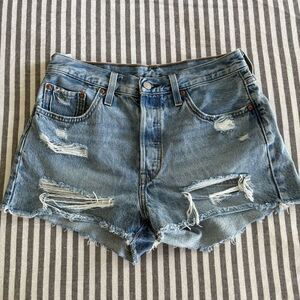 Levi’s® 501 Original Cutoff Denim Short Size 29